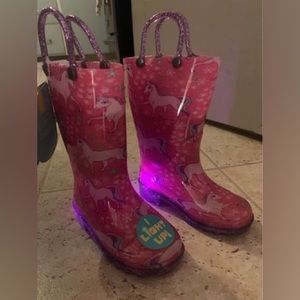 Western Chief light up rain boots. Size 4 in baby/toddler. Brand new with tags.